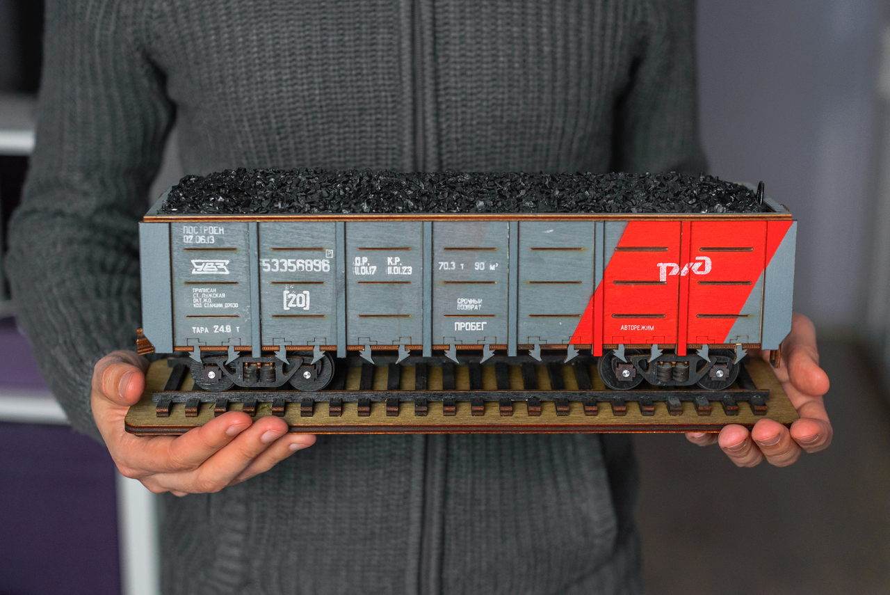 Корпоративный подарок. Грузовой вагон компании