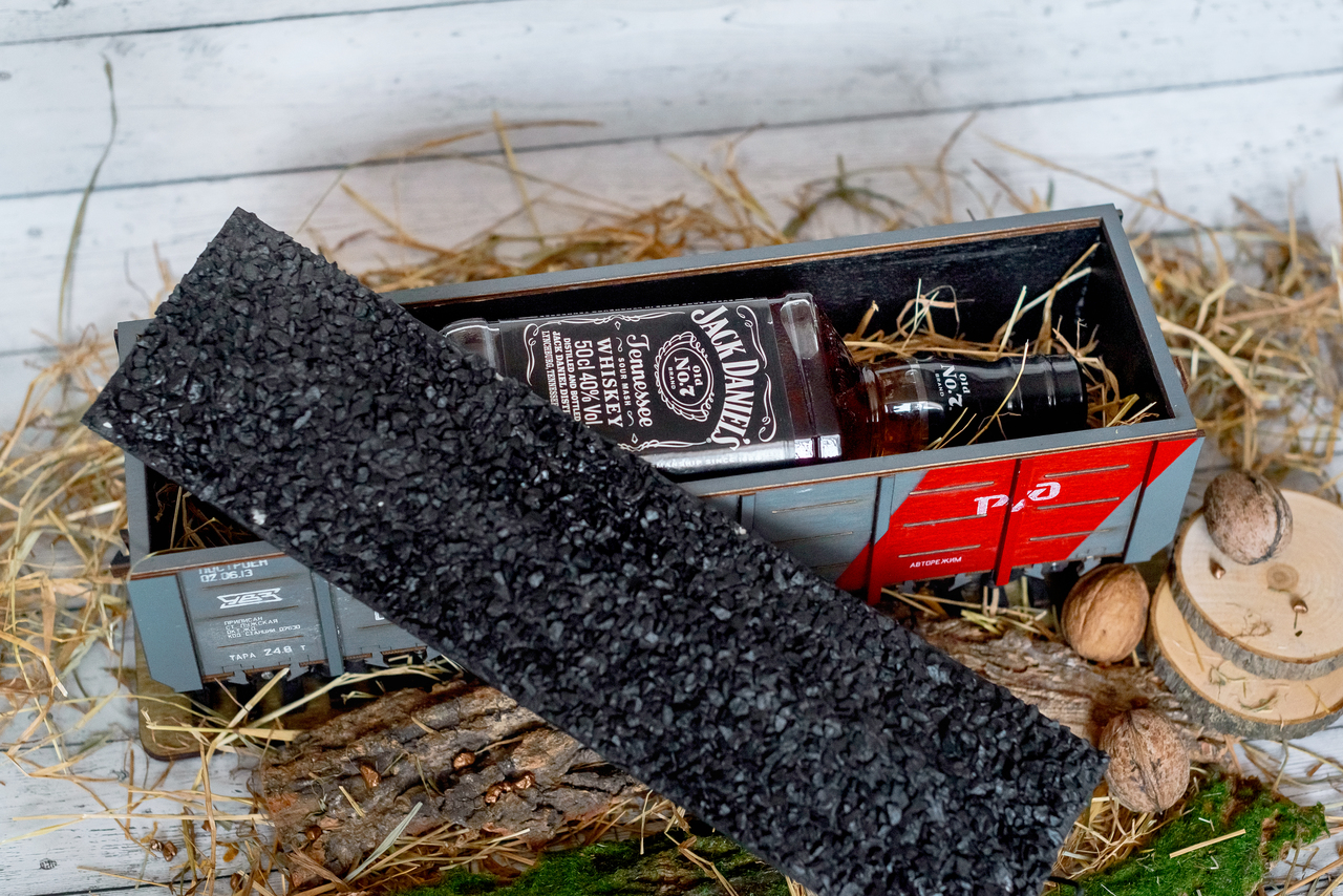 Корпоративный подарок. Грузовой вагон компании