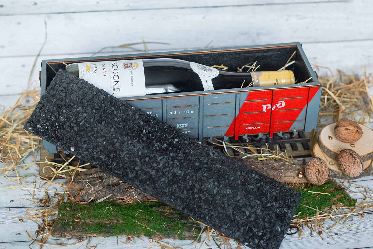 Корпоративный подарок. Грузовой вагон компании