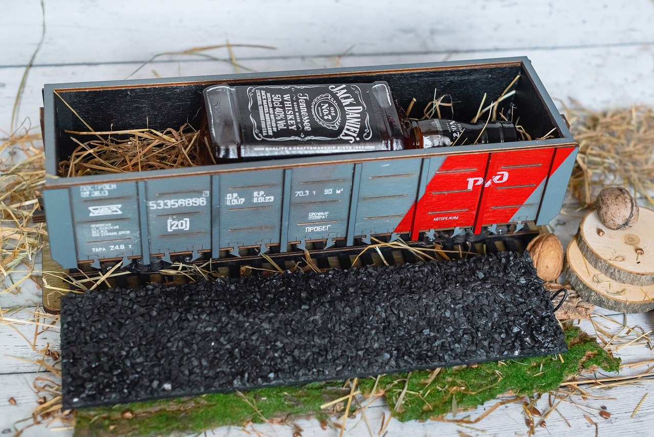 Корпоративный подарок. Грузовой вагон компании