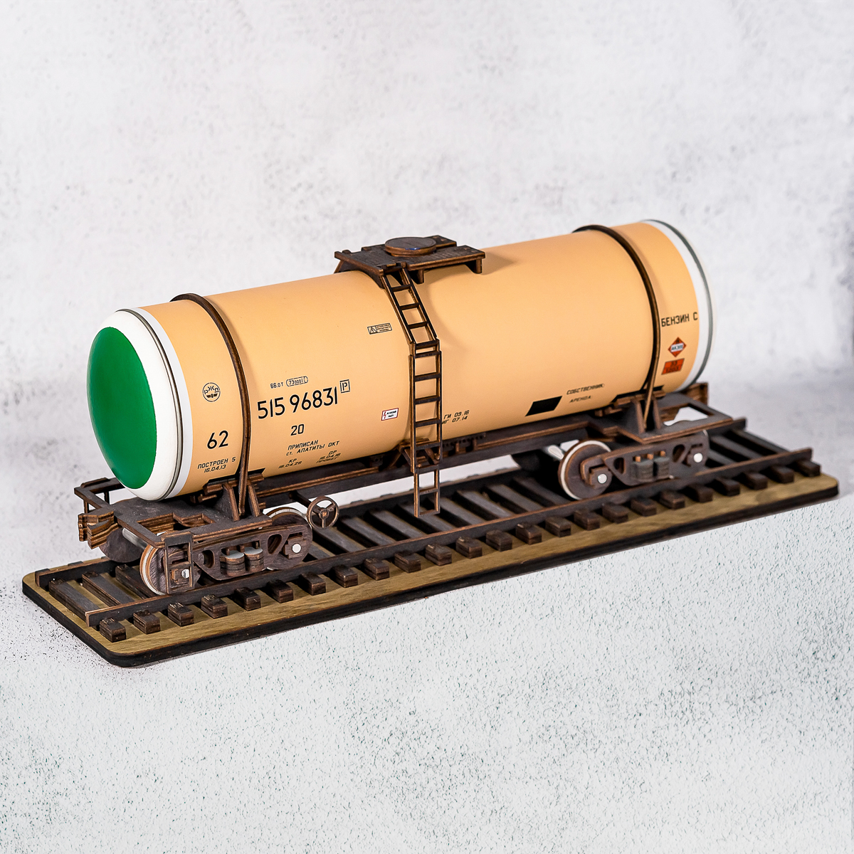 Цистерна бежевая под бензин