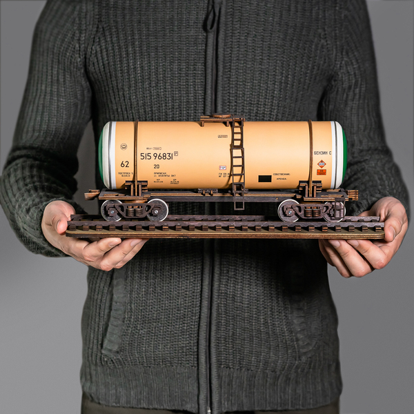 Цистерна бежевая под бензин