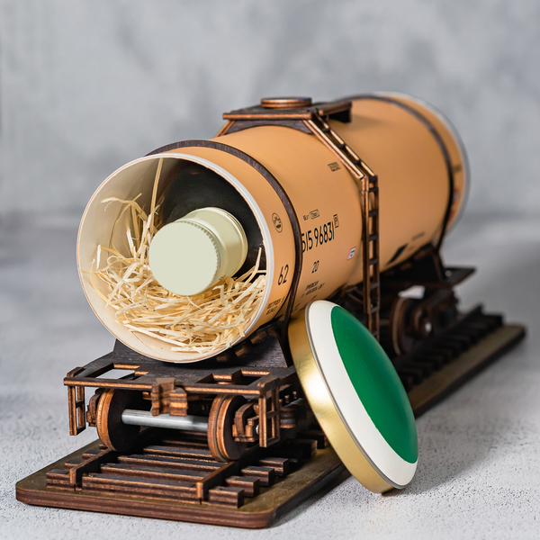 Цистерна бежевая под бензин