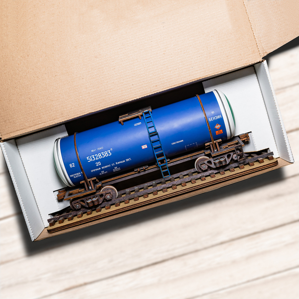 Цистерна синяя под бензин