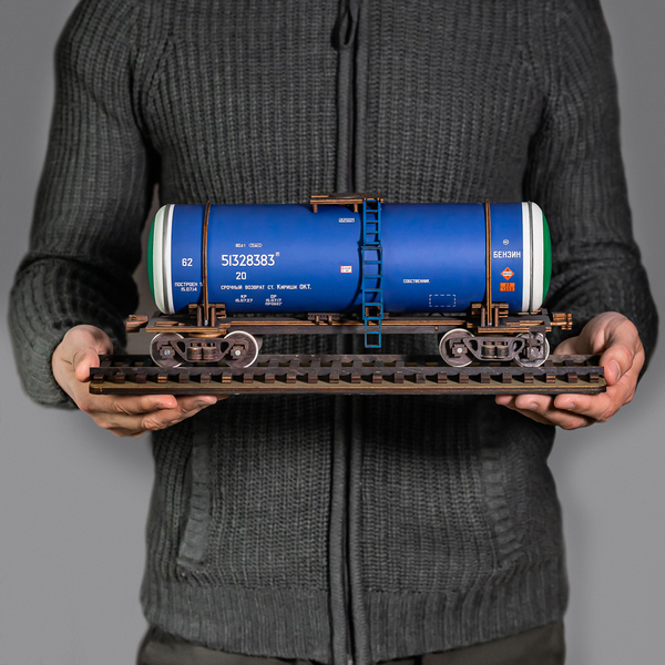 Цистерна синяя под бензин