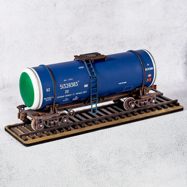 Цистерна синяя под бензин