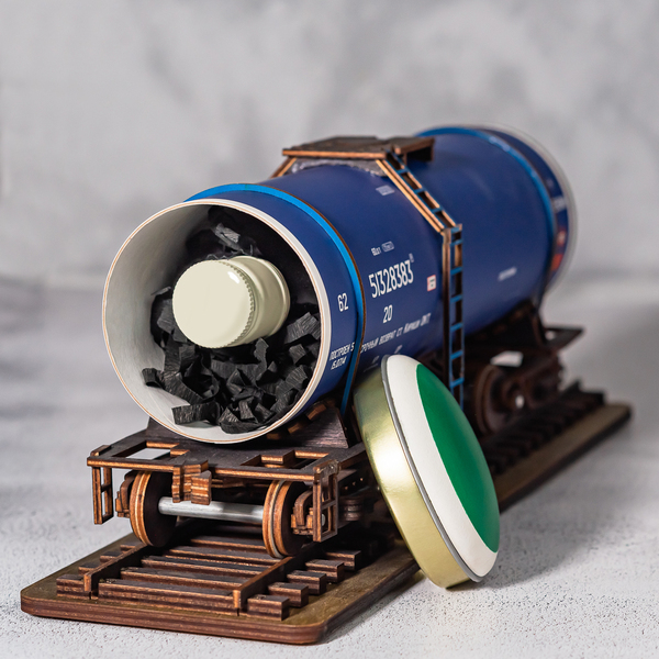 Цистерна синяя под бензин